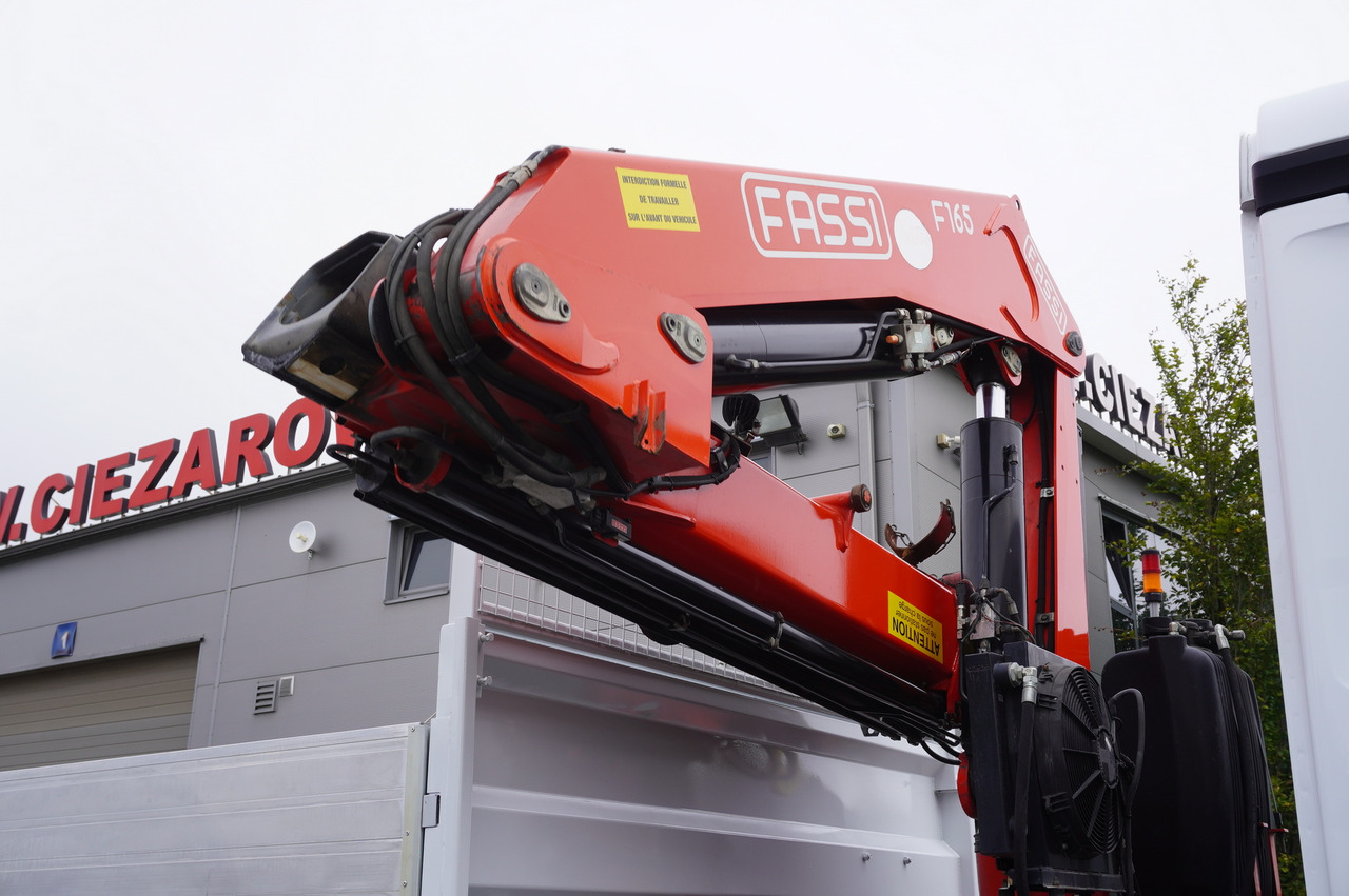 Crane truck MERCEDES-BENZ Antos 2540 / Flatbed 15 EPAL / Fassi F165 / 6.1 t / 8 m reach / remote control / rotator / 1600 MTH / steered axle: picture 13
