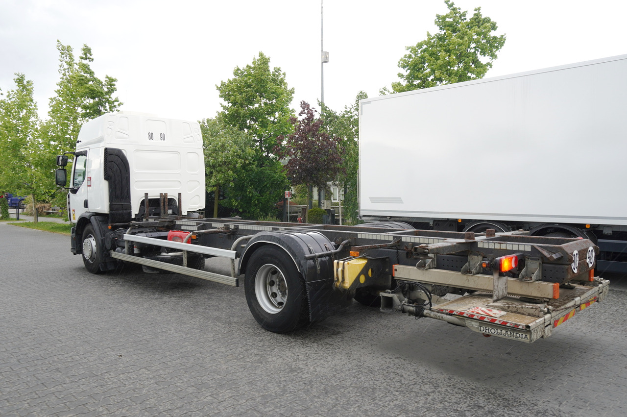RENAULT D19 Wide Glob / BDF / load capacity 11t / 280 thousand km / tail lift - Cab chassis truck: picture 3 RENAULT D19 Wide Glob / BDF / load capacity 11t / 280 thousand km / tail lift - Cab chassis truck: picture 3