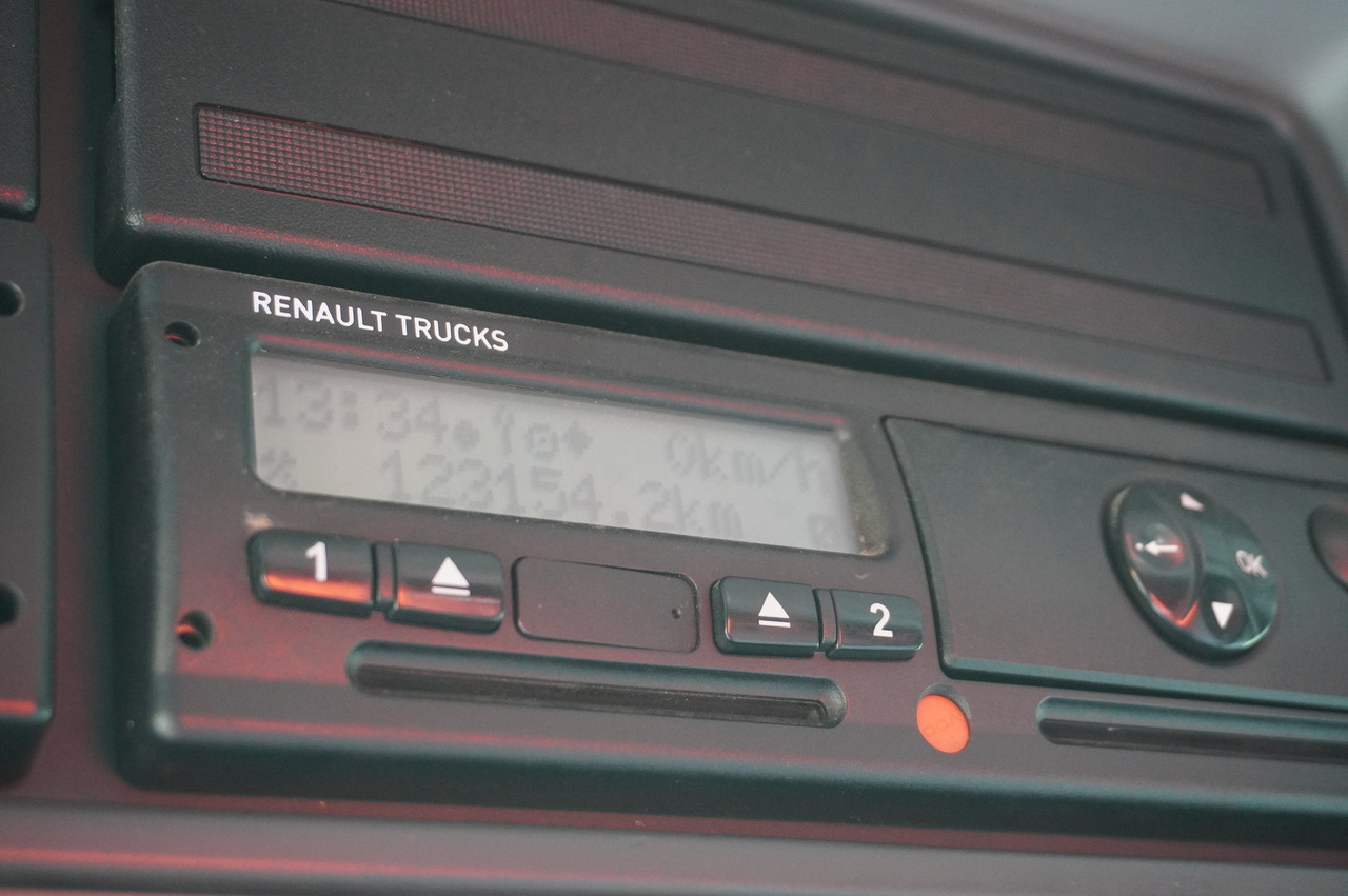 RENAULT K380 6×4 / FASSI F175 crane 7.85 t / 120 thousand km! / 2-sided tipper - Crane truck: picture 2 RENAULT K380 6×4 / FASSI F175 crane 7.85 t / 120 thousand km! / 2-sided tipper - Crane truck: picture 2