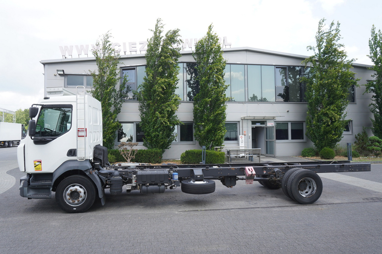 RENAULT Renault D16 / frame 7.5 m / differential lock / 3 units - Container transporter/ Swap body truck: picture 3 RENAULT Renault D16 / frame 7.5 m / differential lock / 3 units - Container transporter/ Swap body truck: picture 3