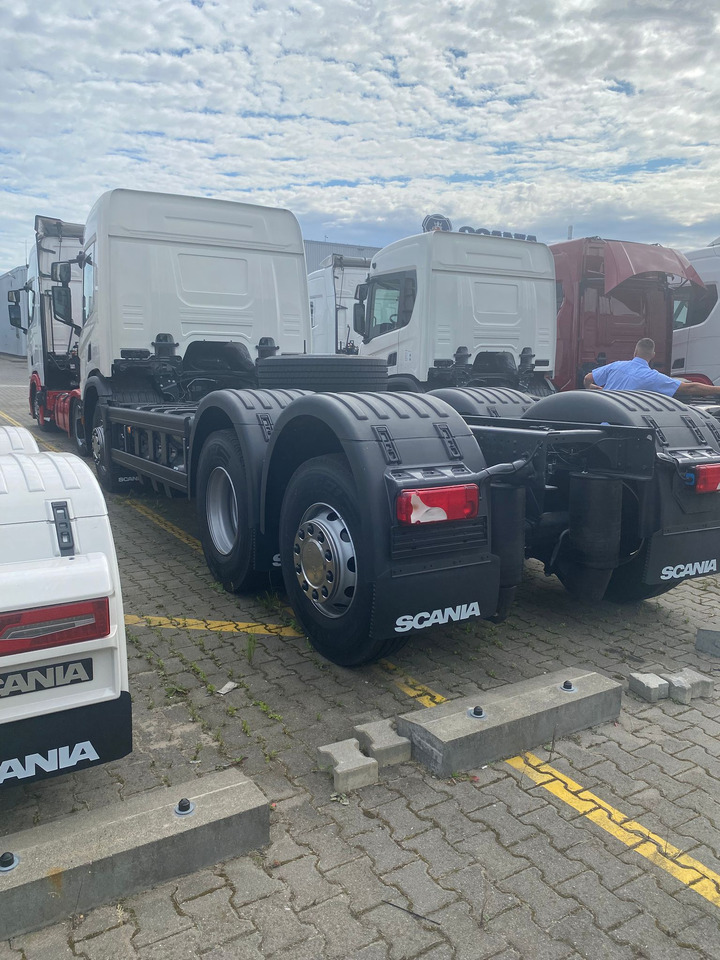 SCANIA NEW Scania P 340 B6x2*4NA / chassis frame / steering axle / CNG / large cab / 8 units - Cab chassis truck: picture 2 SCANIA NEW Scania P 340 B6x2*4NA / chassis frame / steering axle / CNG / large cab / 8 units - Cab chassis truck: picture 2