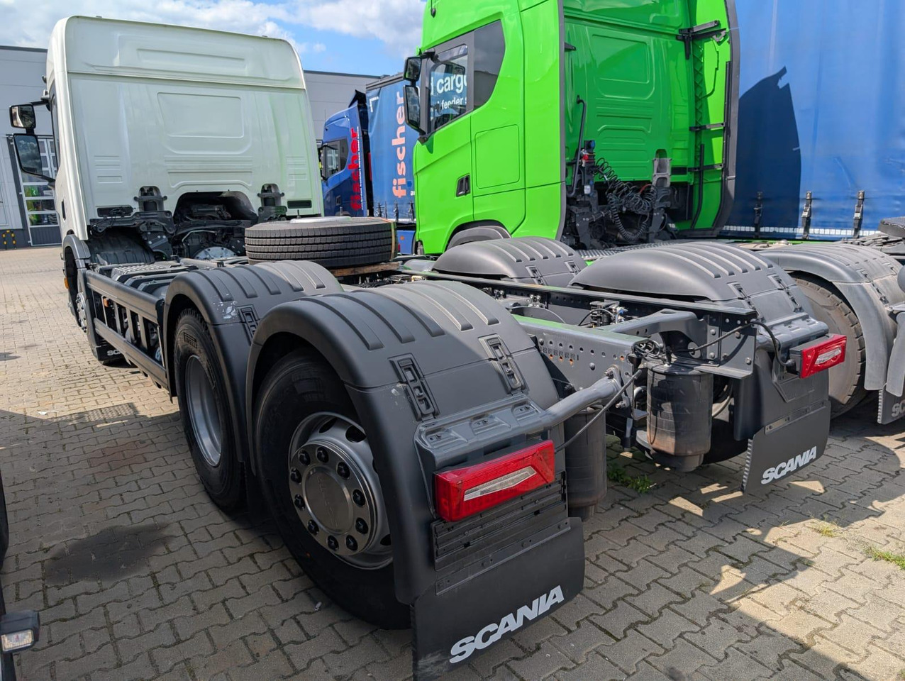 SCANIA P 340 B6x2*4NA / chassis frame / steering axle / CNG / large cab / 8 units - Garbage truck: picture 4 SCANIA P 340 B6x2*4NA / chassis frame / steering axle / CNG / large cab / 8 units - Garbage truck: picture 4