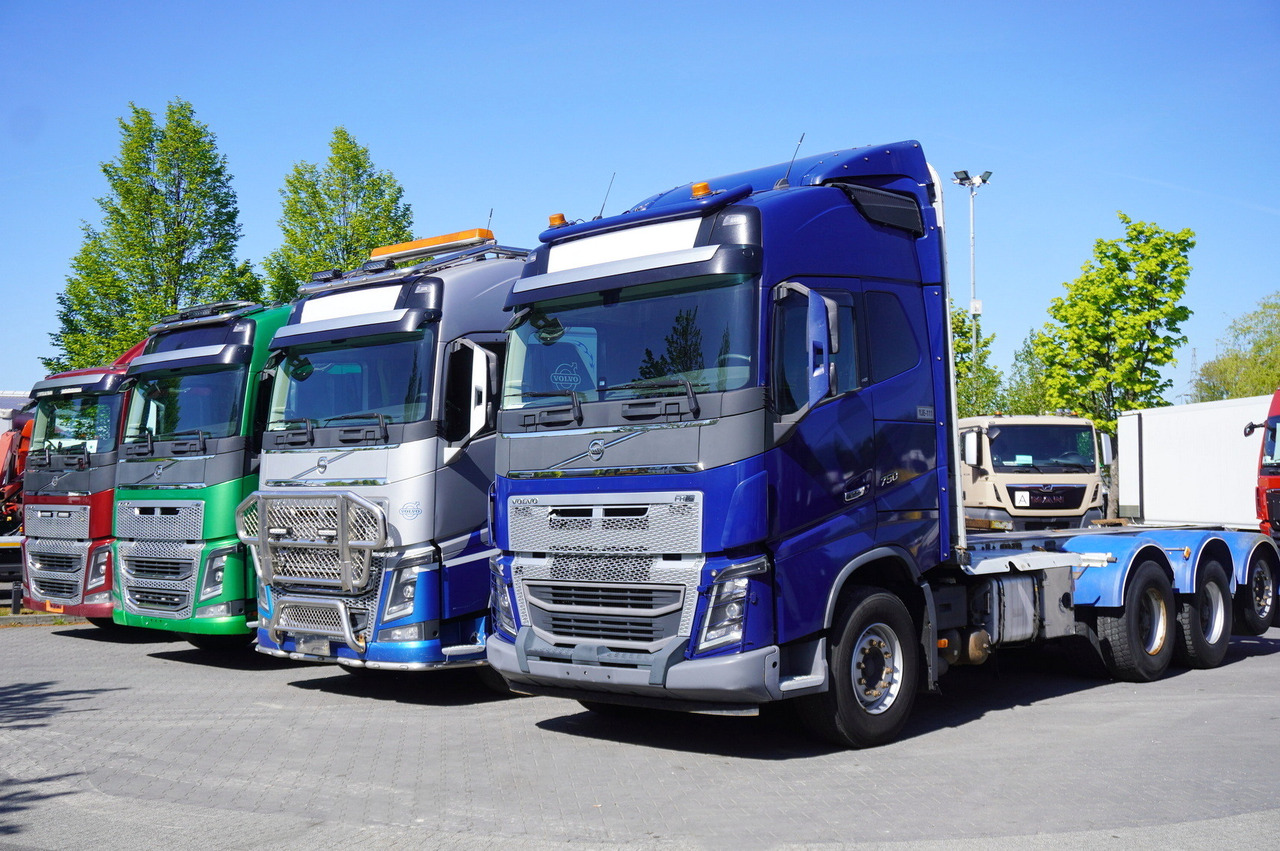 VOLVO FH16 750 / 750 HP! / chassis / 4 units 8x4 - Cab chassis truck: picture 1 VOLVO FH16 750 / 750 HP! / chassis / 4 units 8x4 - Cab chassis truck: picture 1
