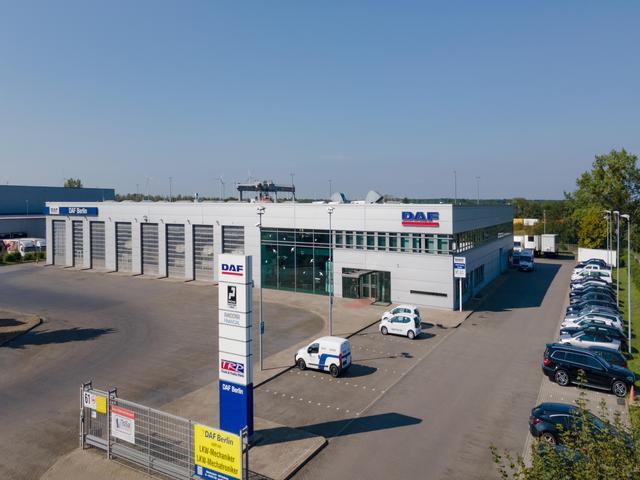 DAF XB 290 FA 16 to. Curtainsider LBW 1.5 AHK - Curtainsider truck: picture 2 DAF XB 290 FA 16 to. Curtainsider LBW 1.5 AHK - Curtainsider truck: picture 2