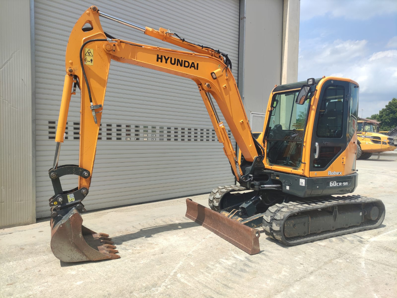 Mini excavator HYUNDAI R60CR-9A: picture 1