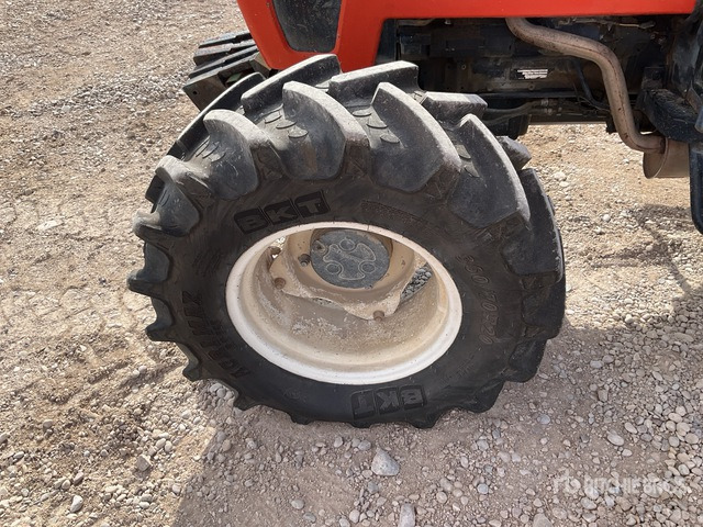 2001 Valtra 3500-4C 4WD Tractor - Farm tractor: picture 5 2001 Valtra 3500-4C 4WD Tractor - Farm tractor: picture 5