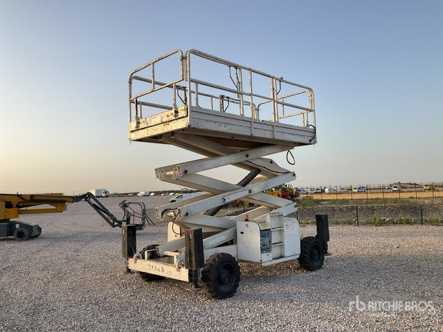 2004 Haulotte H12SX 4x4 Scissor Lift - Scissor lift: picture 1 2004 Haulotte H12SX 4x4 Scissor Lift - Scissor lift: picture 1