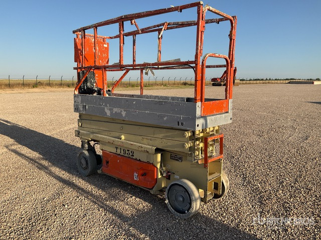 2004 JLG 2030ES Electric (Inoperable) Scissor Lift - Scissor lift: picture 3 2004 JLG 2030ES Electric (Inoperable) Scissor Lift - Scissor lift: picture 3