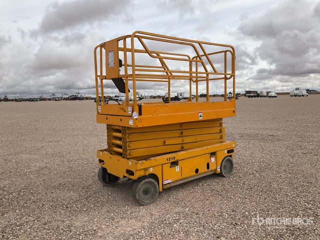 2006 Haulotte Compact12 Electric Scissor Lift - Scissor lift: picture 3 2006 Haulotte Compact12 Electric Scissor Lift - Scissor lift: picture 3