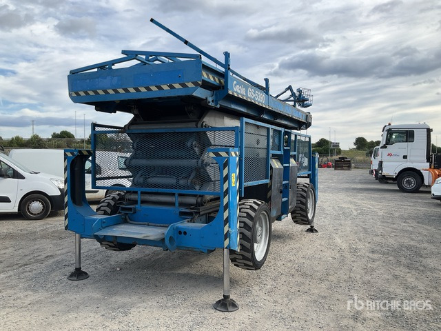 2008 Genie GS-5390RT 4x4 Diesel Scissor Lift - Scissor lift: picture 3 2008 Genie GS-5390RT 4x4 Diesel Scissor Lift - Scissor lift: picture 3