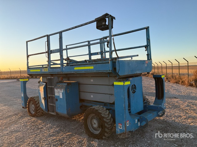 2011 Genie GS3384RT 4x4 Diesel Scissor Lift - Scissor lift: picture 3 2011 Genie GS3384RT 4x4 Diesel Scissor Lift - Scissor lift: picture 3