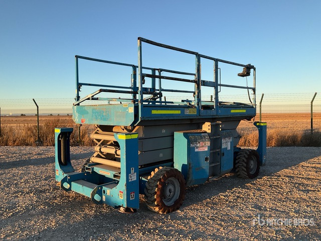 2011 Genie GS3384RT 4x4 Diesel Scissor Lift - Scissor lift: picture 2 2011 Genie GS3384RT 4x4 Diesel Scissor Lift - Scissor lift: picture 2