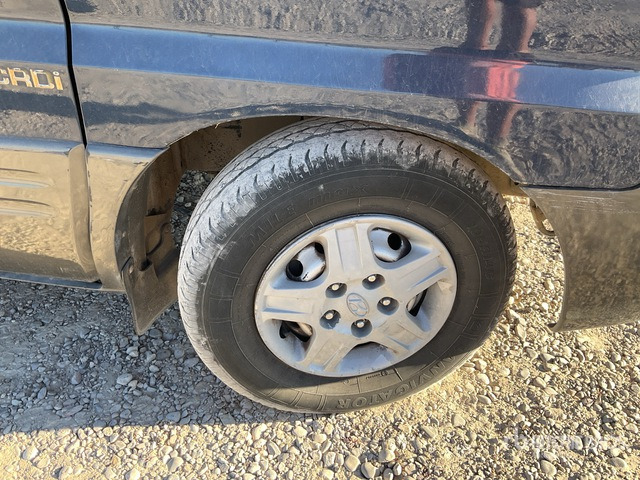 2002 Hyundai H1 6 Passenger Van - Van: picture 4 2002 Hyundai H1 6 Passenger Van - Van: picture 4