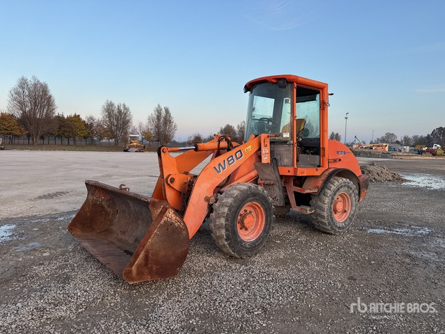 2001 Hitachi W80 Wheel Loader - Wheel loader: picture 2 2001 Hitachi W80 Wheel Loader - Wheel loader: picture 2
