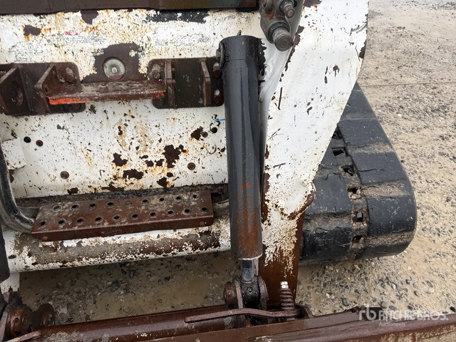 2003 Bobcat T300 Compact Track Loader - Compact track loader: picture 4 2003 Bobcat T300 Compact Track Loader - Compact track loader: picture 4