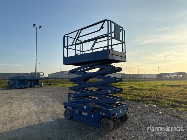2008 Haulotte Compact12 Electric Scissor Lift - Scissor lift: picture 1 2008 Haulotte Compact12 Electric Scissor Lift - Scissor lift: picture 1