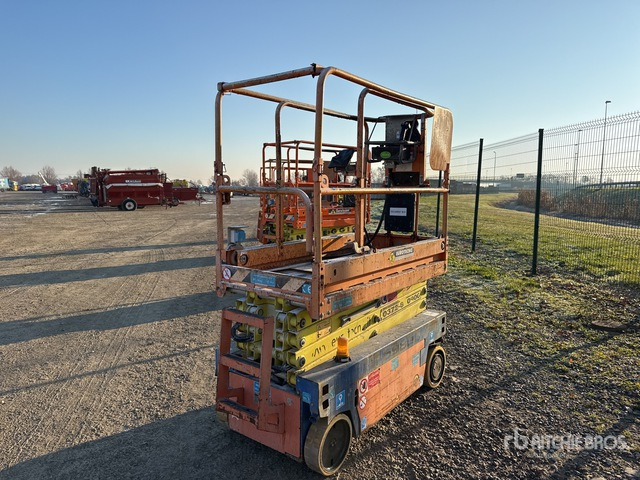 2009 Iteco IT7380 (Inoperable) Scissor Lift - Scissor lift: picture 3 2009 Iteco IT7380 (Inoperable) Scissor Lift - Scissor lift: picture 3