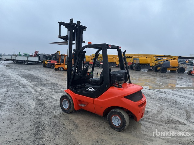 2010 Linde H30 3000 kg Forklift - Forklift: picture 2 2010 Linde H30 3000 kg Forklift - Forklift: picture 2