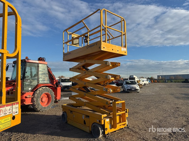 2016 Haulotte Compact12 Electric Scissor Lift - Scissor lift: picture 3 2016 Haulotte Compact12 Electric Scissor Lift - Scissor lift: picture 3