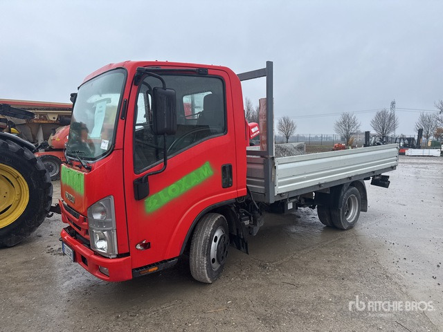 2019 Isuzu (Inoperable) Flatbed Truck - Dropside/ Flatbed truck: picture 2 2019 Isuzu (Inoperable) Flatbed Truck - Dropside/ Flatbed truck: picture 2