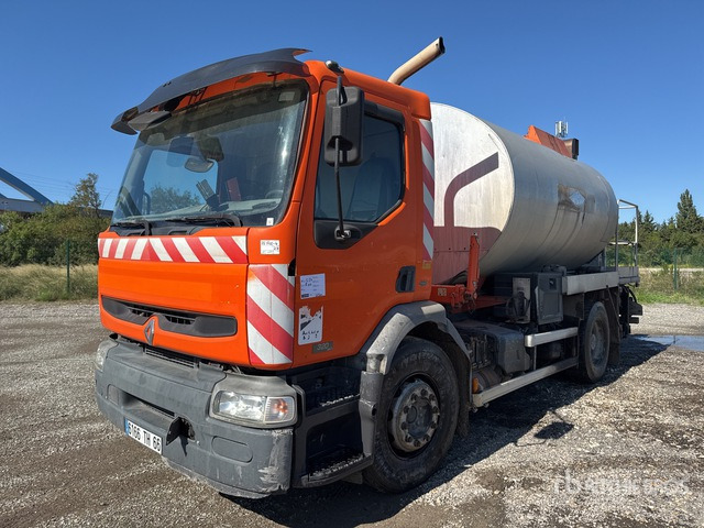 2004 RVI Lander 320 2004 Rincheval on 4x2 Repandeus ... Asphalt Distributor Truck - Asphalt distributor: picture 1 2004 RVI Lander 320 2004 Rincheval on 4x2 Repandeus ... Asphalt Distributor Truck - Asphalt distributor: picture 1