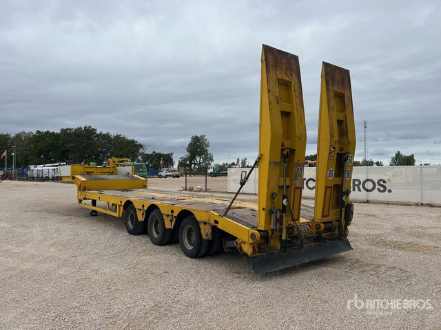 2007 Faymonville TL3GE Tri/A Semi-Remorque Porte-Engin ... Lowboy Trailer - Low loader semi-trailer: picture 4 2007 Faymonville TL3GE Tri/A Semi-Remorque Porte-Engin ... Lowboy Trailer - Low loader semi-trailer: picture 4