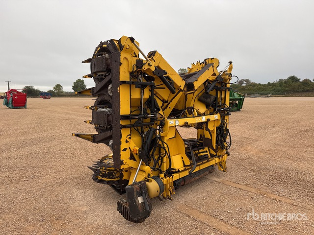 2010 New Holland FI470 Bec A Mais 10 Rangs 10 Row Corn Forage Harvester Header - Flail mower/ Mulcher: picture 4 2010 New Holland FI470 Bec A Mais 10 Rangs 10 Row Corn Forage Harvester Header - Flail mower/ Mulcher: picture 4