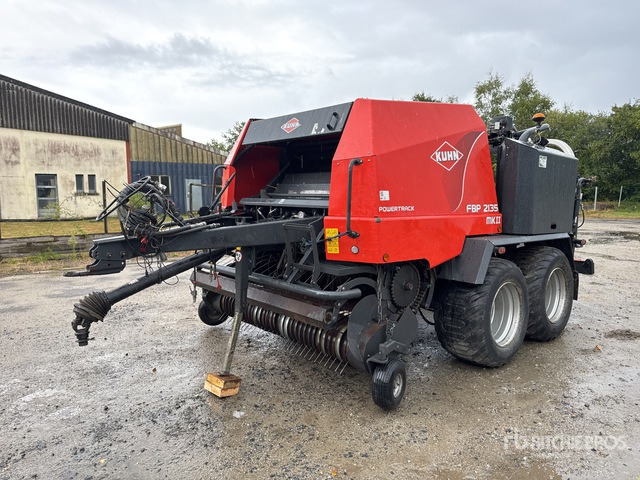 2015 Kuhn FBP 2135 MKII PowerTrack Enrubanneuse T/A Combination Baler Wrapper - Round baler: picture 2 2015 Kuhn FBP 2135 MKII PowerTrack Enrubanneuse T/A Combination Baler Wrapper - Round baler: picture 2