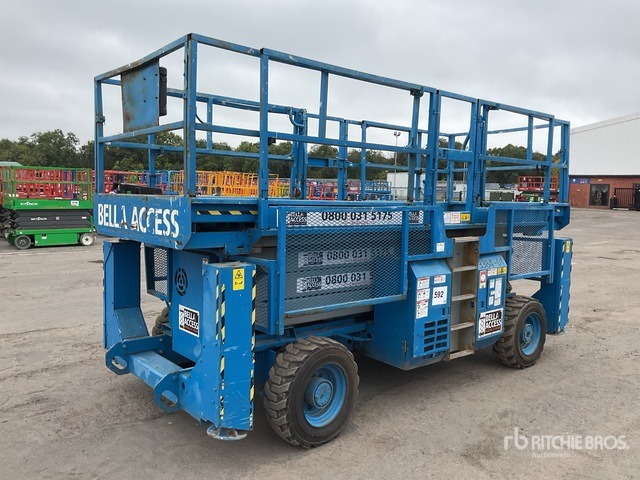2005 Genie GS3384 4x4 Diesel Scissor Lift - Scissor lift: picture 3 2005 Genie GS3384 4x4 Diesel Scissor Lift - Scissor lift: picture 3