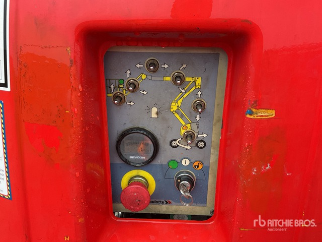 2014 Haulotte HA15IP 2WD Electric Articulating Boom Lift - Articulated boom: picture 5 2014 Haulotte HA15IP 2WD Electric Articulating Boom Lift - Articulated boom: picture 5