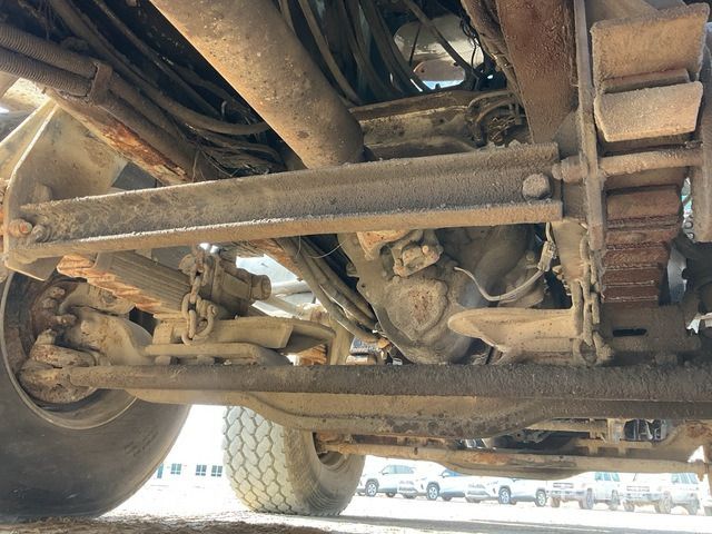 1998 Mack MR688S 1997 Schwing KVM 42/38 42 m on 8x4 Concrete Pump Truck - Concrete pump truck: picture 5 1998 Mack MR688S 1997 Schwing KVM 42/38 42 m on 8x4 Concrete Pump Truck - Concrete pump truck: picture 5