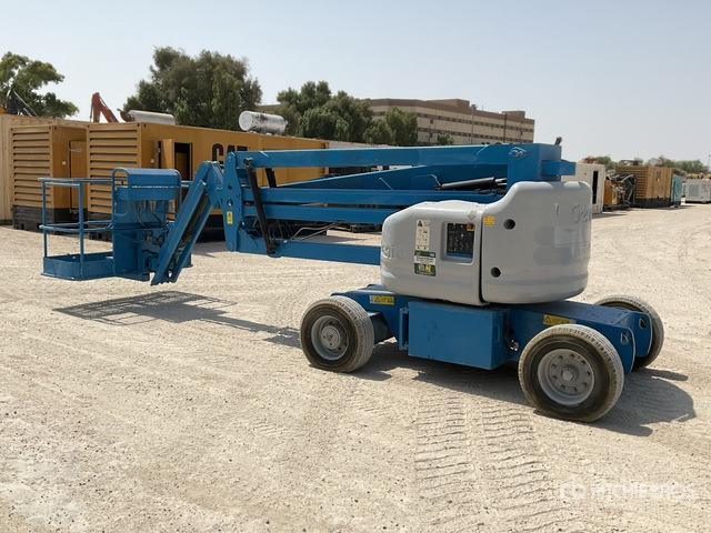2012 Genie Z-45/25J 2WD Diesel Articulating Boom Lift - Articulated boom: picture 3 2012 Genie Z-45/25J 2WD Diesel Articulating Boom Lift - Articulated boom: picture 3