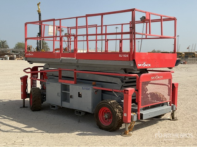 2012 Skyjack SJ9241 4x4 Diesel Scissor Lift - Scissor lift: picture 4 2012 Skyjack SJ9241 4x4 Diesel Scissor Lift - Scissor lift: picture 4
