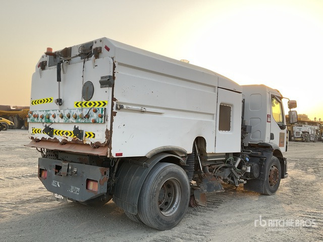 2016 Renault D18 Elgin on Sweeper Truck - Road sweeper: picture 3 2016 Renault D18 Elgin on Sweeper Truck - Road sweeper: picture 3