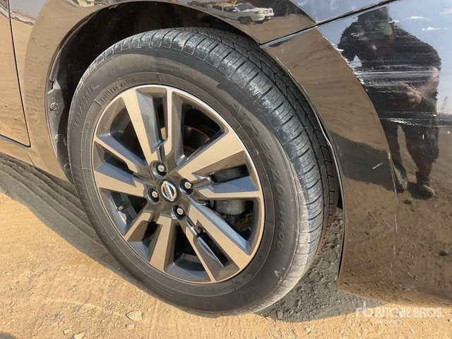 2021 Nissan Versa Automobile - Car: picture 5 2021 Nissan Versa Automobile - Car: picture 5