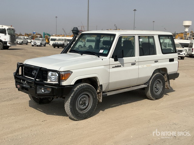 2021 Toyota Land Cruiser 76L 4x4 SUV - SUV: picture 2 2021 Toyota Land Cruiser 76L 4x4 SUV - SUV: picture 2