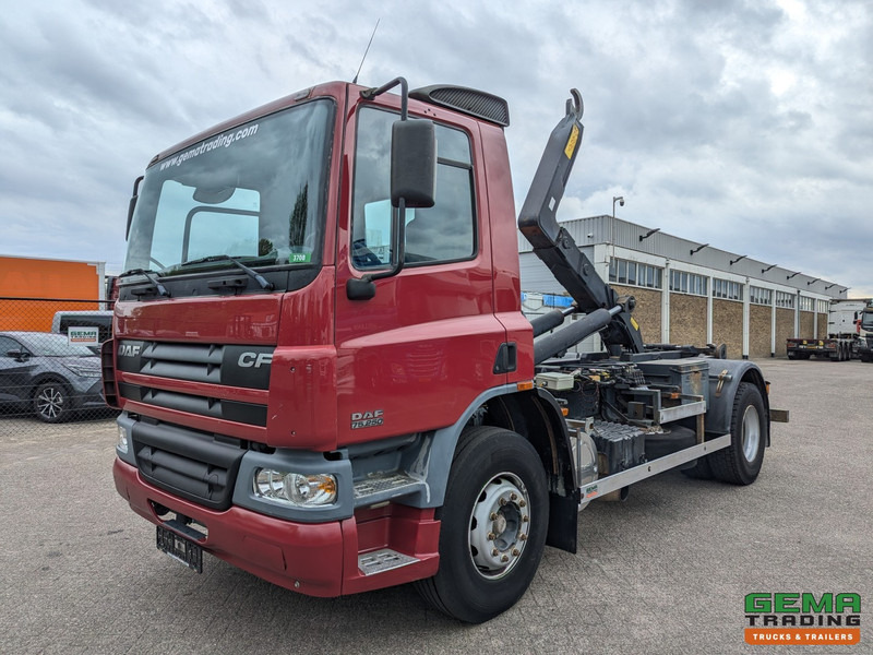 DAF CF75.250 4x2 Dagcab Euro3 - Handgeschakeld - Haakarm 16T - Bladgeveerd - Hook lift truck: picture 1 DAF CF75.250 4x2 Dagcab Euro3 - Handgeschakeld - Haakarm 16T - Bladgeveerd - Hook lift truck: picture 1