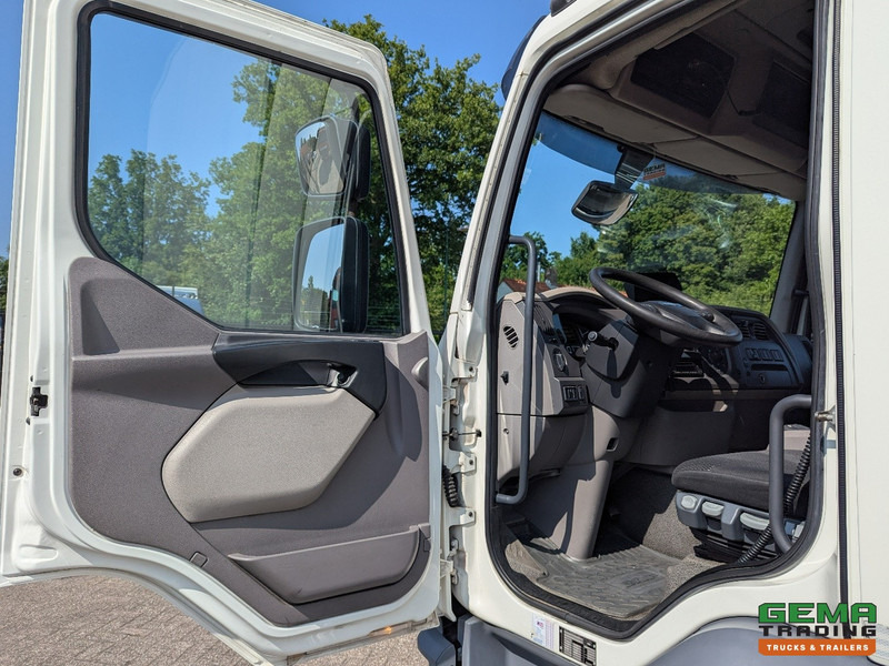 DAF LF 210 FA 4x2 Slaapcab Euro6 - Koelbak 5.5M + Konvekta/Solar-Koeler + Laadklep 1500KG - Zijdeur - 08/2025 APK on lease DAF LF 210 FA 4x2 Slaapcab Euro6 - Koelbak 5.5M + Konvekta/Solar-Koeler + Laadklep 1500KG - Zijdeur - 08/2025 APK: picture 12