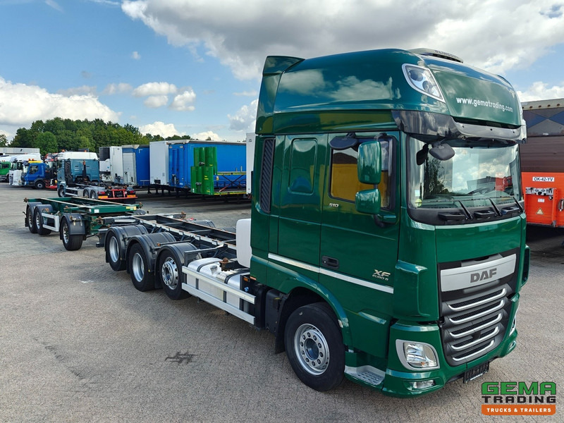 DAF XF510 8x2/4 SuperSpaceCab Euro6 - Retarder - StandAirco - 20FT ContainerCombi + 3 Assige Renders aanhanger - - Container transporter/ Swap body truck: picture 4 DAF XF510 8x2/4 SuperSpaceCab Euro6 - Retarder - StandAirco - 20FT ContainerCombi + 3 Assige Renders aanhanger - - Container transporter/ Swap body truck: picture 4