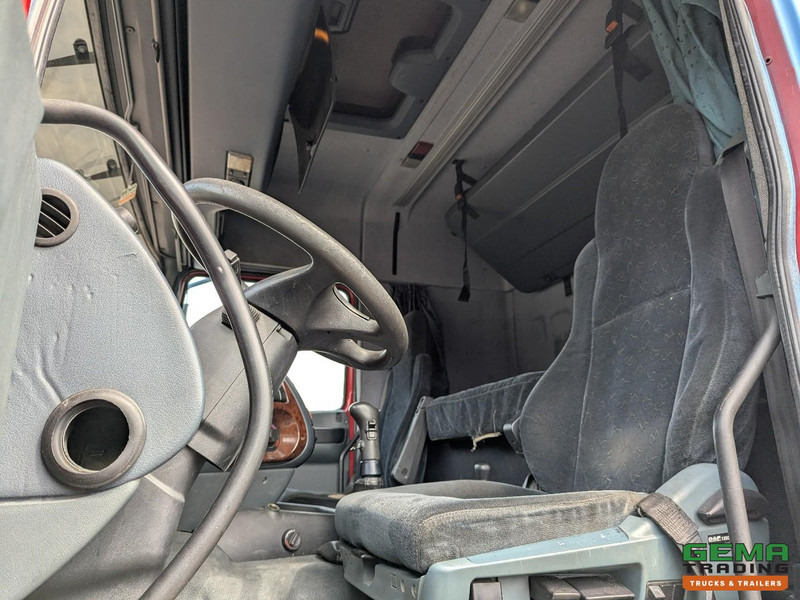 DAF XF95.430 4x2 Spacecab Euro2 - Retarder - Geslotenbak 7.7m - Handgeschakeld - Vangmuil - Box truck: picture 5 DAF XF95.430 4x2 Spacecab Euro2 - Retarder - Geslotenbak 7.7m - Handgeschakeld - Vangmuil - Box truck: picture 5