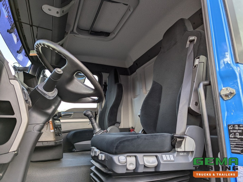 Interior photo 2: Autotransporter truck MAN TGS 26.360 6X4H-2 BL HydroDrive - Oprijwagen - Hydr. Ramp 4.2M - NewLike 24.000KM!  (V801)