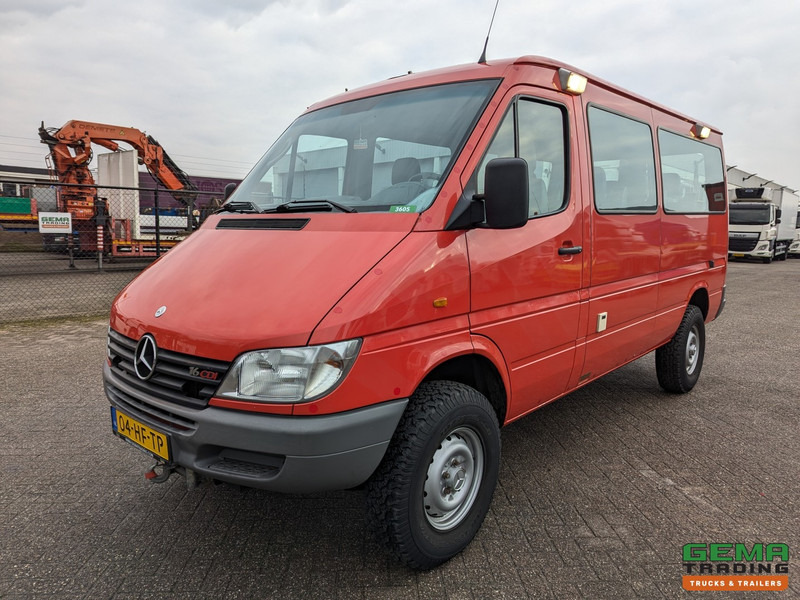 Mercedes-Benz 316 CDI 4x4 Euro3 - 59.000km - 9 Persoons - Lier - 3 Sperren! Hoge en Lage Gearing - Minibus, Passenger van: picture 1 Mercedes-Benz 316 CDI 4x4 Euro3 - 59.000km - 9 Persoons - Lier - 3 Sperren! Hoge en Lage Gearing - Minibus, Passenger van: picture 1