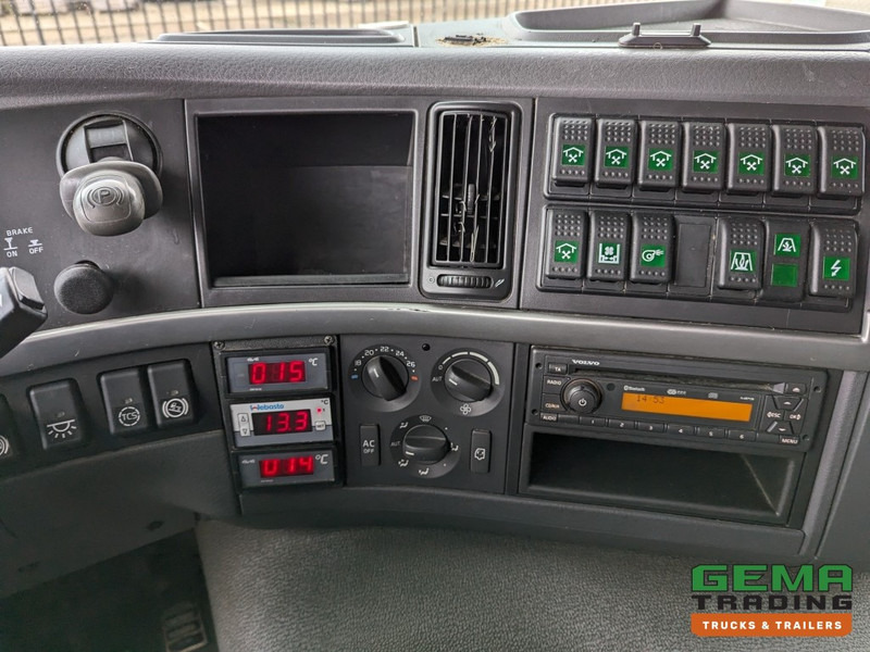 Refrigerator truck Volvo FM330 4x2 Daycab Euro5 KuikenBak 8.2m + Webasto Heater + Dhollandia 2000KG (V799): picture 18