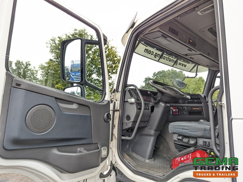 Refrigerator truck Volvo FM330 4x2 Daycab Euro5 KuikenBak 8.2m + Webasto Heater + Dhollandia 2000KG (V799): picture 14