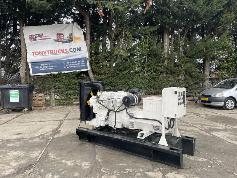 Perkins 100 KVA Generator 3 Phase - Generator set: picture 1 Perkins 100 KVA Generator 3 Phase - Generator set: picture 1
