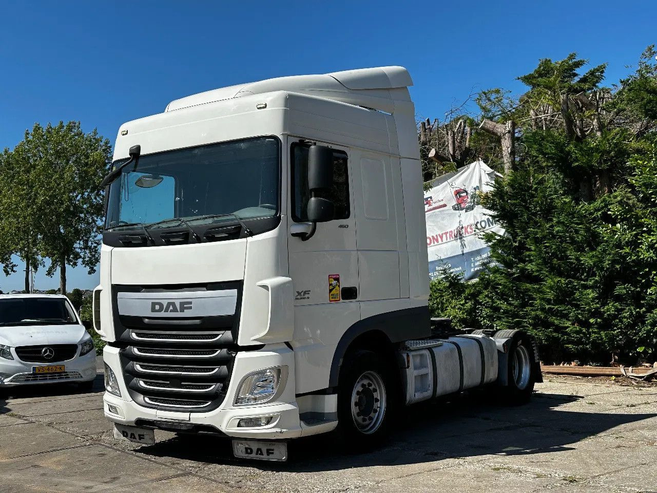 DAF XF 460 4X2 Tractor-unit Spring/Air ACC Retarder DAF XF 460 4X2 Tractor-unit Spring/Air ACC Retarder - Tractor unit: picture 2 DAF XF 460 4X2 Tractor-unit Spring/Air ACC Retarder DAF XF 460 4X2 Tractor-unit Spring/Air ACC Retarder - Tractor unit: picture 2