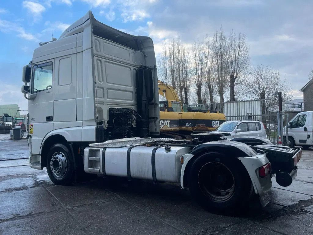 DAF XF 460 4X2 Tractor-unit Spring/Air Retarder DAF XF 106.460 4X2 Tractor-unit Spring/Air Retarder - Tractor unit: picture 3 DAF XF 460 4X2 Tractor-unit Spring/Air Retarder DAF XF 106.460 4X2 Tractor-unit Spring/Air Retarder - Tractor unit: picture 3