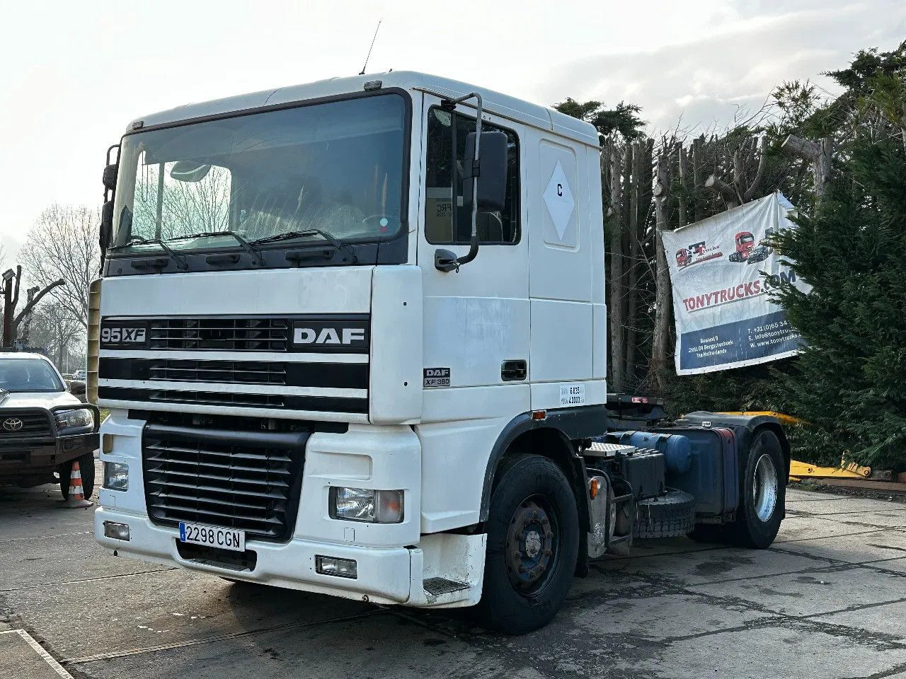 DAF XF 95.380 4X2 Tractor-unit Spring/Air ZF Manual DAF XF 95.380 4X2 Tractor-unit Spring/Air ZF Manual - Tractor unit: picture 2 DAF XF 95.380 4X2 Tractor-unit Spring/Air ZF Manual DAF XF 95.380 4X2 Tractor-unit Spring/Air ZF Manual - Tractor unit: picture 2