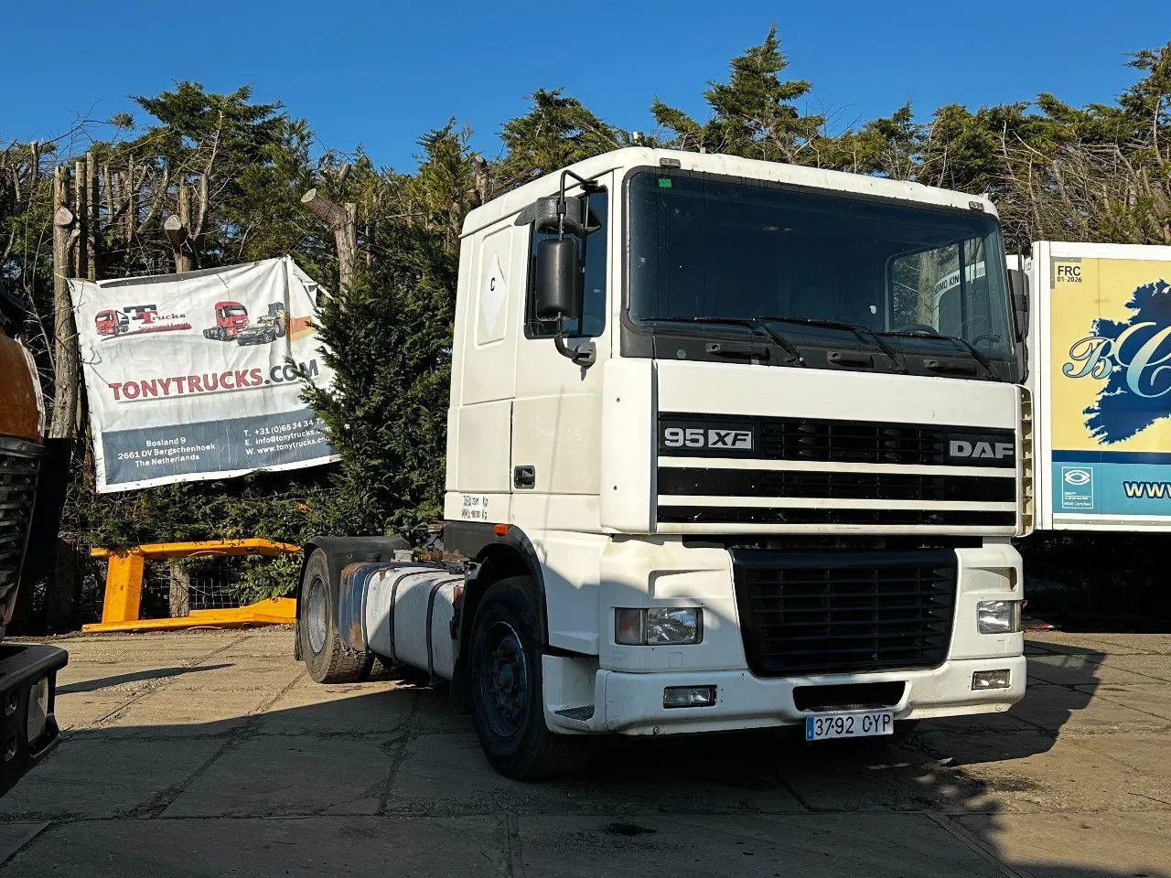 DAF XF 95.380 4X2 Tractor-unit Spring/Air ZF Manual DAF XF 95.380 4X2 Tractor-unit Spring/Air ZF Manual - Tractor unit: picture 1 DAF XF 95.380 4X2 Tractor-unit Spring/Air ZF Manual DAF XF 95.380 4X2 Tractor-unit Spring/Air ZF Manual - Tractor unit: picture 1