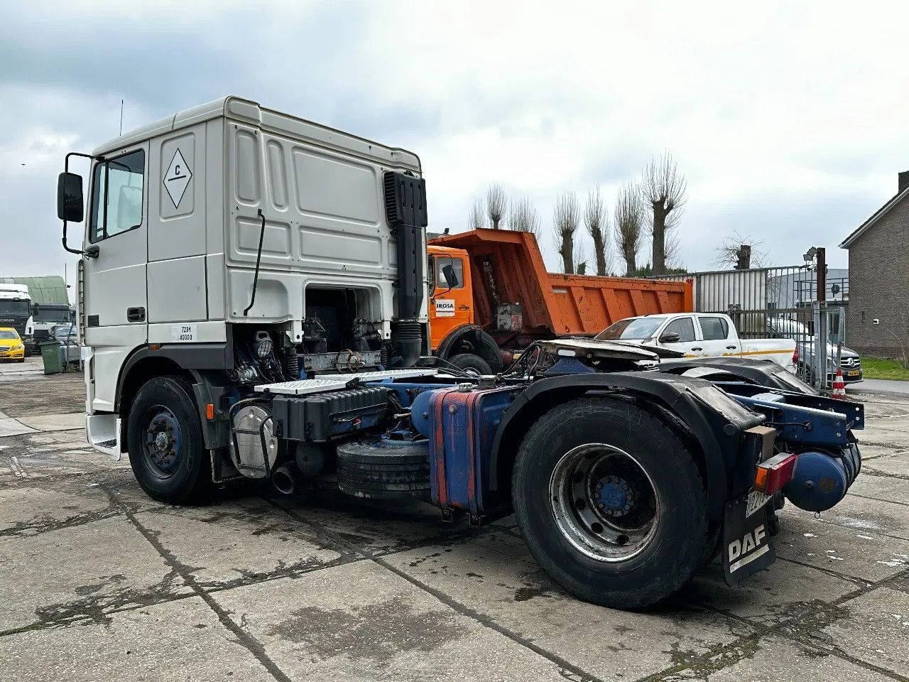 DAF XF 95.380 4X2 Tractor-unit Spring/Air ZF Manual DAF XF 95.380 4X2 Tractor-unit Spring/Air ZF Manual - Tractor unit: picture 3 DAF XF 95.380 4X2 Tractor-unit Spring/Air ZF Manual DAF XF 95.380 4X2 Tractor-unit Spring/Air ZF Manual - Tractor unit: picture 3